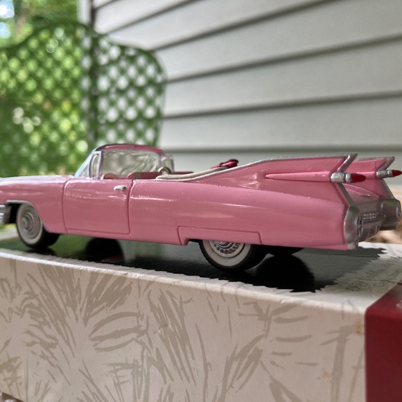 1996 Hallmark Elvis Pink Cadillac Holiday Ornament - Picture 1 of 9